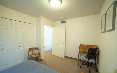 Twin bedroom with desk, closet & chair
