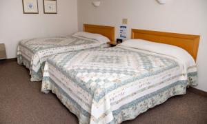 Two queen beds